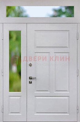 Белая полуторная железная дверь со стеклом и фрамугами ДФГ-10 в Краснодаре