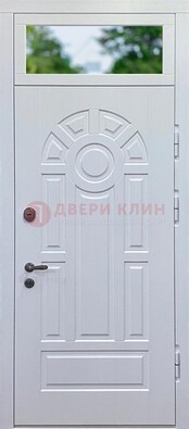 Белая входная дверь со стеклом и верхней фрамугой ДФГ-3 в Краснодаре