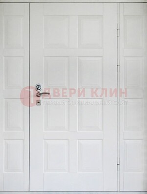 Белая входная дверь для коттеджа с МДФ ДМ-536 в Краснодаре