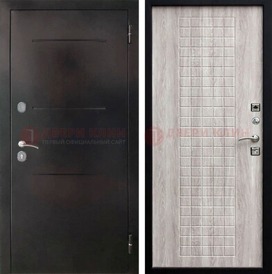 Черная железная дверь с порошковым покрытием и филенчатой МДФ ДП-221 в Жуковском