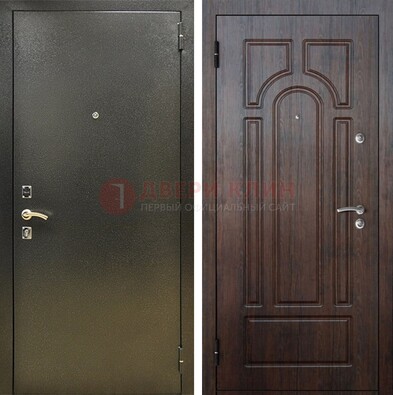Железная темно-серая дверь с порошковым напылением и МДФ Тисненый орех ДП-275 в Краснодаре