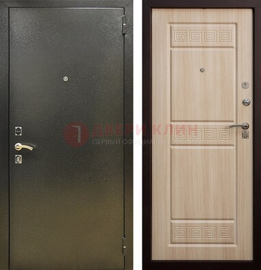 Железная темно-серая дверь с порошковым напылением и МДФ с резьбой ДП-276 в Краснодаре