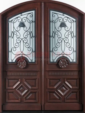 Арочная коричневая парадная дверь ДПР-66 в Краснодаре