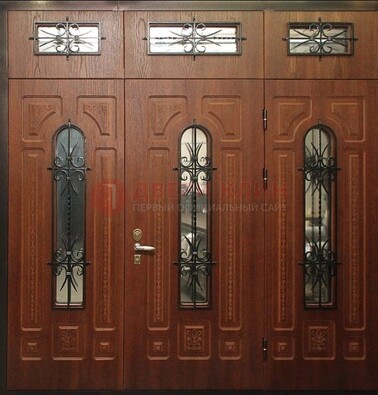 Парадная дверь с металлическими вставками и ковкой ДПР-72 в дом в Краснодаре