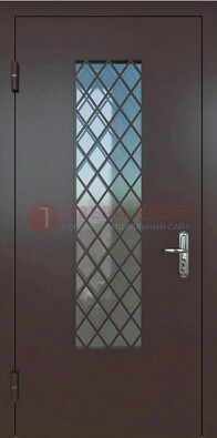 Темная металлическая дверь с решеткой и стеклом ДС-7 в Краснодаре