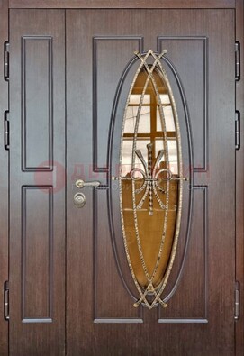 Полуторная металлическая дверь со стеклом и ковкой ДСК-108 в Краснодаре