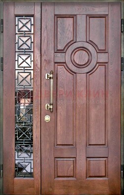Распашная входная дверь со стеклом и ковкой ДСК-116 в Краснодаре