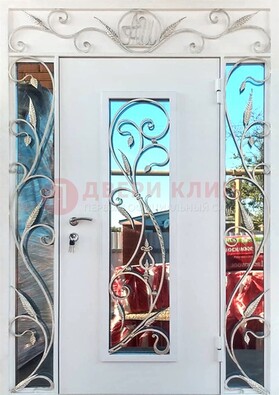 Белая входная дверь порошок со стеклом и ковкой ДСК-165 в Краснодаре