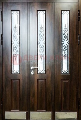 Входная дверь со стеклом и ковкой ДСК-72 в кирпичный дом в Краснодаре