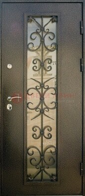 Входная дверь Дверь со стеклом и ковкой черного цвета ДСК-76 для веранды в Луховицах
