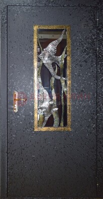 Металлическая дверь со стеклом и ковкой ДСК-82 для крыльца в Краснодаре