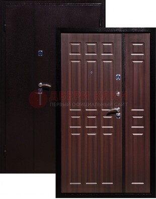Коричневая металлическая тамбурная дверь ДТМ-24 в Краснодаре