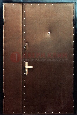 Коричневая тамбурная дверь с оформлением ДТМ-40 в Краснодаре