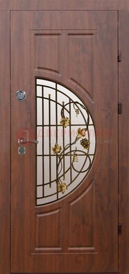 Стальная коричневая дверь с виноритом и ковкой ДВТ-82 в Краснодаре