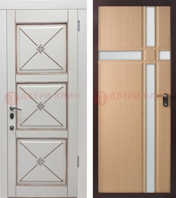 Белая уличная дверь с зеркальными вставками внутри ДЗ-94 в Краснодаре